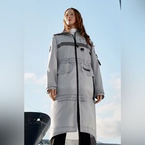 Canada Goose ladies rain jacket xs but fits like a medium